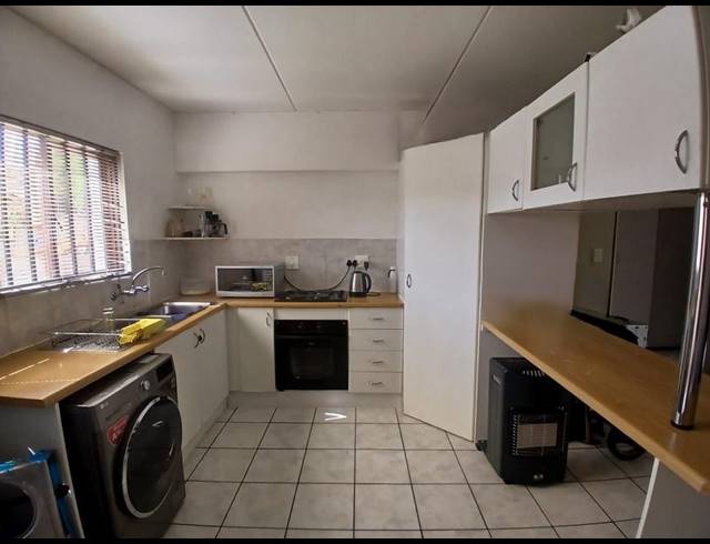 2 BEDROOM TOWNHOUSE FOR SALE IN WINCHESTER HILLS